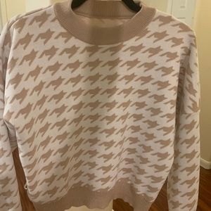 Women’s beige and white patterned pullover(never used!)